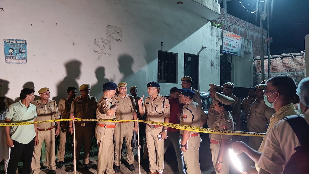 X/@bijnorpolice
 : Police personnel at the house where the two girls died in UP's Bijnor